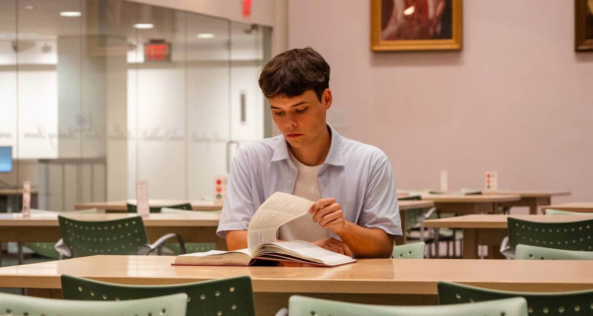 Read more about the article Shane Joy: A First-Gen Trailblazer at the Heart of Victoria University